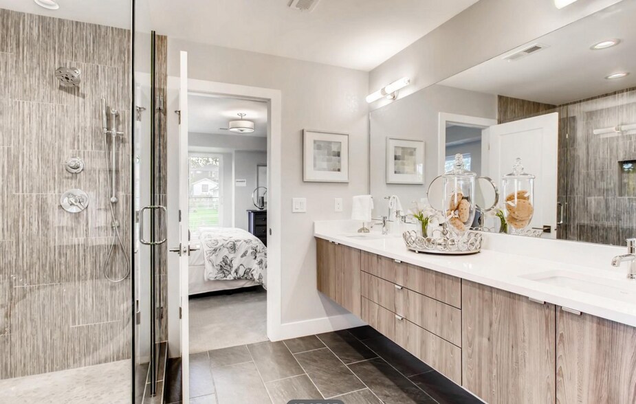 double vanity in primary suite bath - 2765 S Sherman St