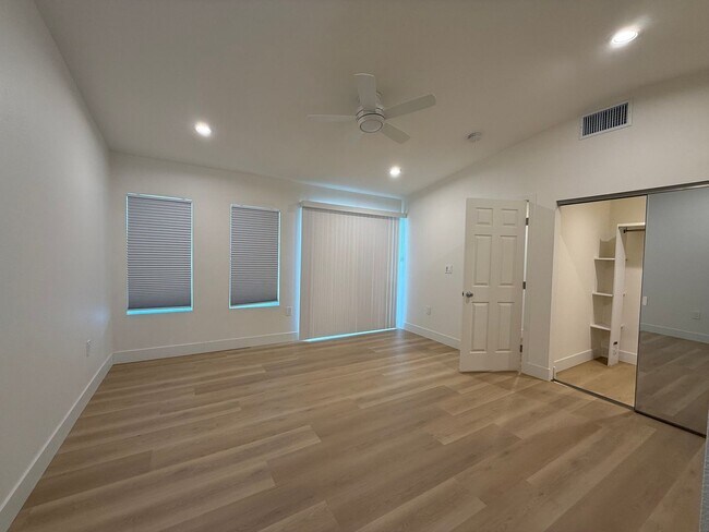 Building Photo - Gorgeous 3 bedrooms, 2.5 baths home