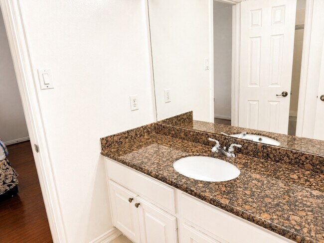 Building Photo - 5507 Cranston Ct
