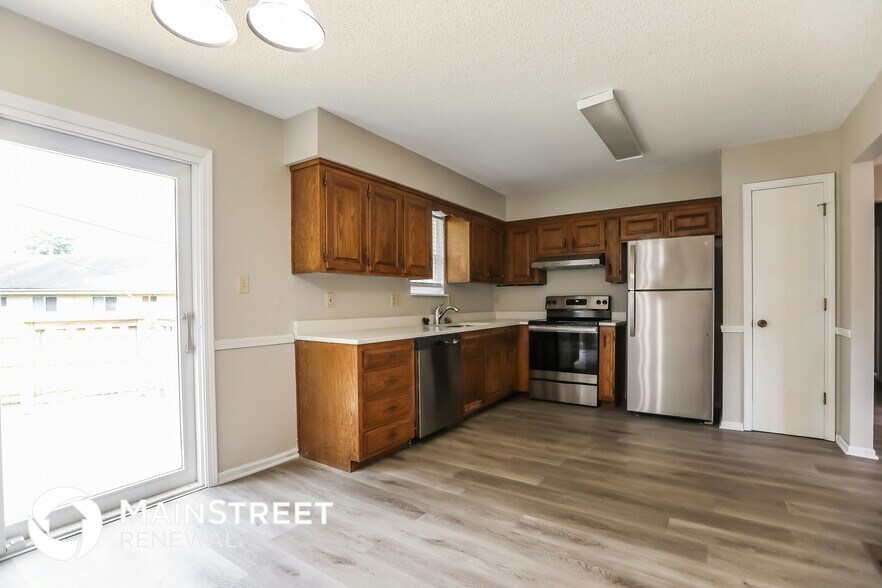 Building Photo - 219 E Pacific Dr