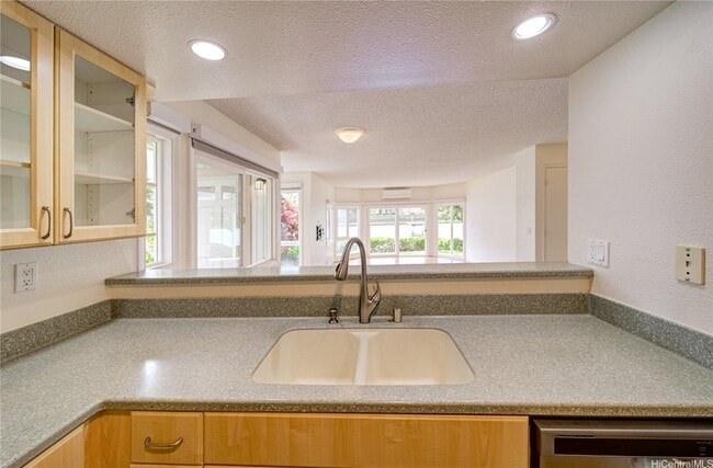 Building Photo - 7007 Hawaii Kai Dr