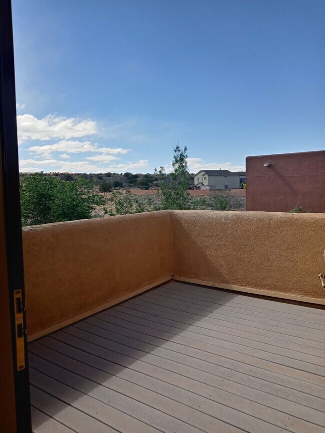 Building Photo - Easy Commute to Los Alamos or Santa Fe