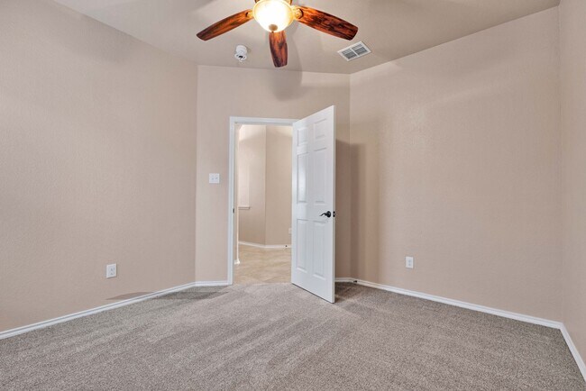 Building Photo - Beautifully Maintained Home in the Heart of Helotes