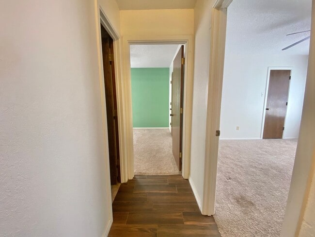 Building Photo - Pre leasing now for 4/01 move in.