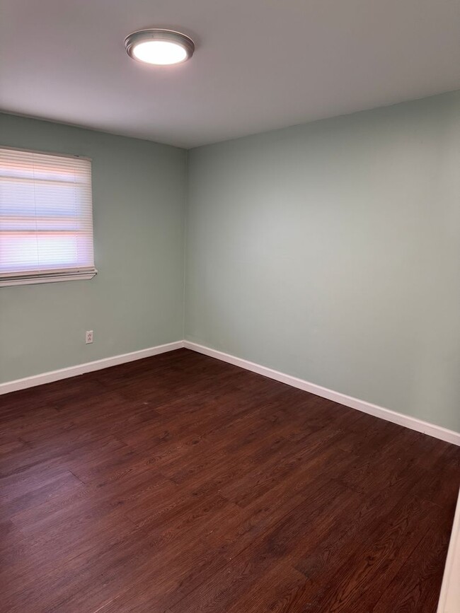 Building Photo - 13 McKinley St