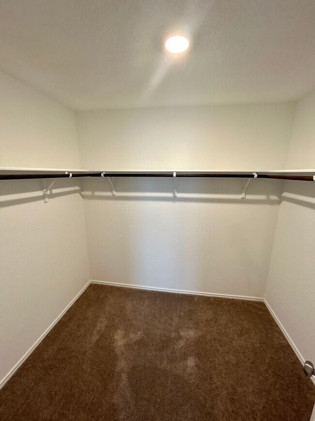 Building Photo - Hidden Trails, Bulverde, TX Spacious 4-Bed...