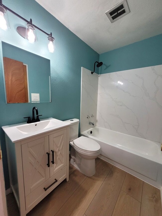 Building Photo - Southside Condo with a View - 1 Bedroom - ...