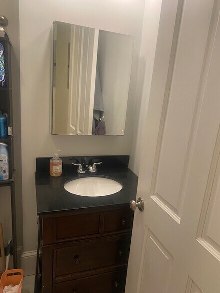 Building Photo - 1087 Beacon St