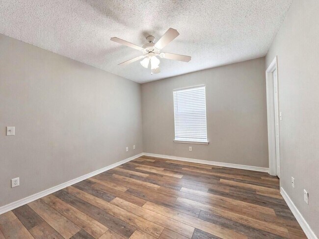 Building Photo - 697 Ferguson Dr