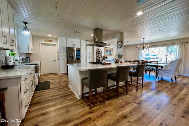 Building Photo - 4327 E Rancho Dr