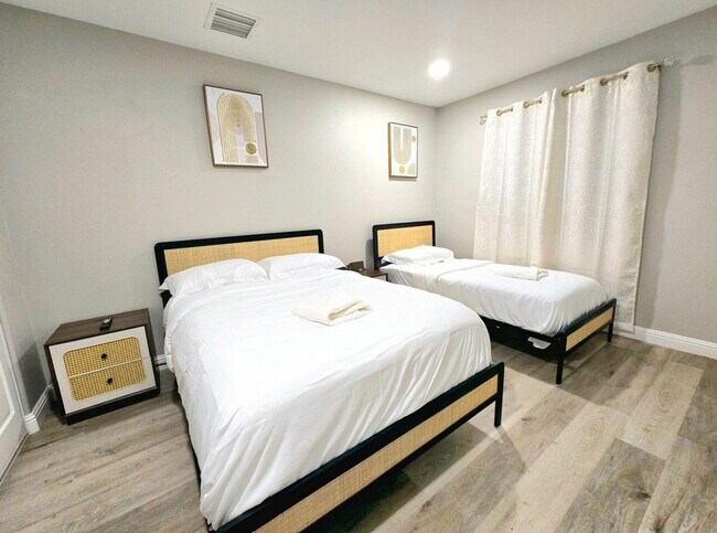 Building Photo - 451 E Lincoln Ave