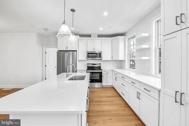 Building Photo - 123 S Washington St