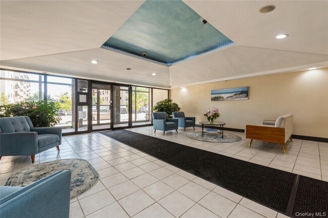 Building Photo - 855 E Broadway