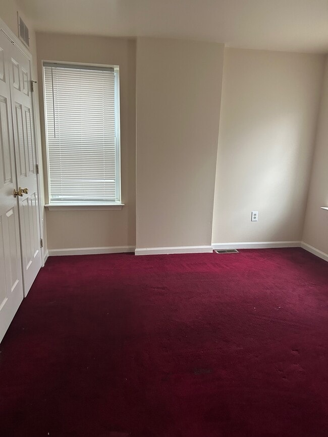 Building Photo - 1122 W 6th St