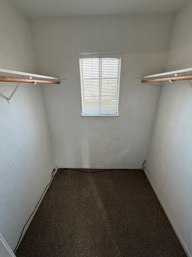 Building Photo - Charming 4-Bedroom Home in the Riverlakes Community