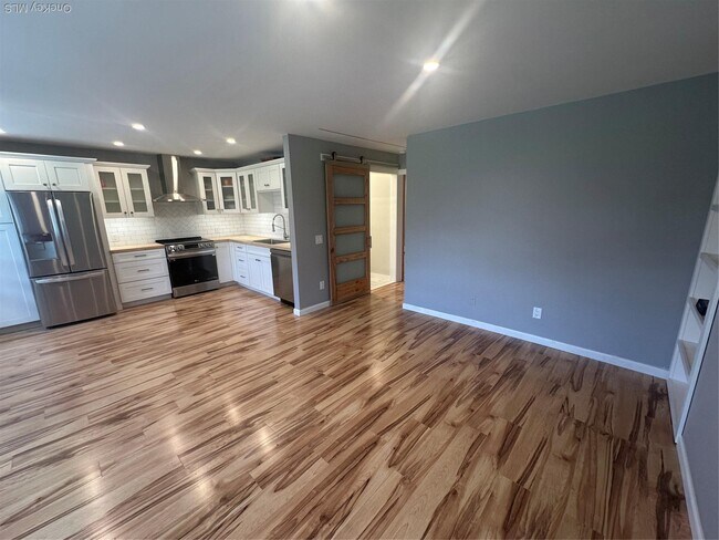 Building Photo - 65 Manor Dr