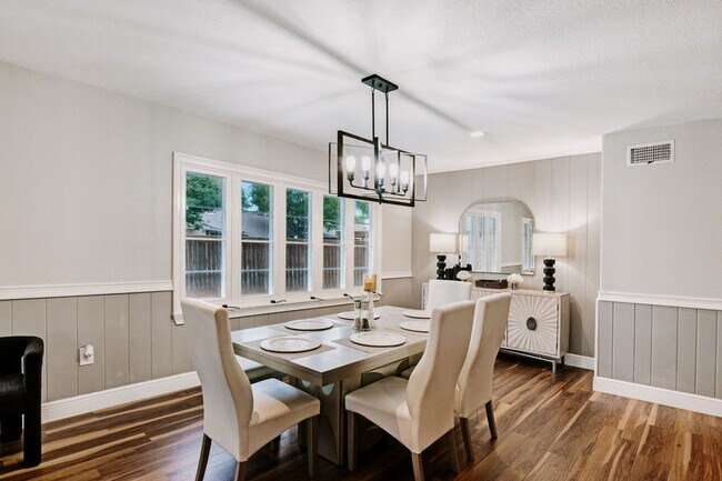 Building Photo - 134 Sinclair St