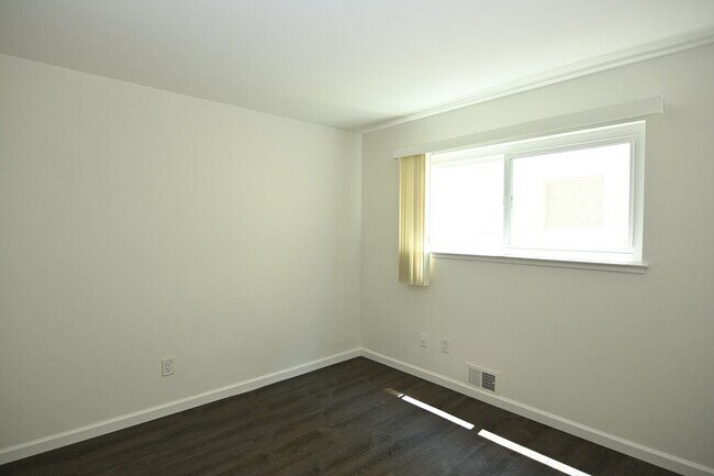 Building Photo - 460 Richfield Dr