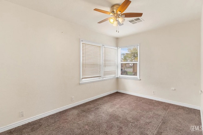 Building Photo - Cute 2+1