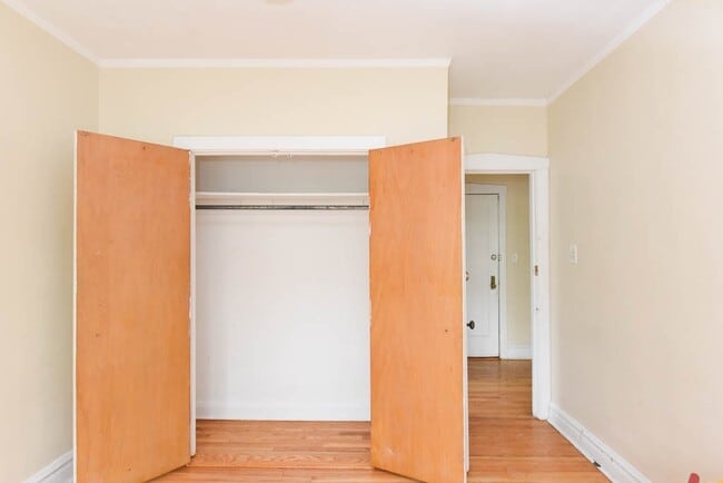 Building Photo - 3902 W Argyle St