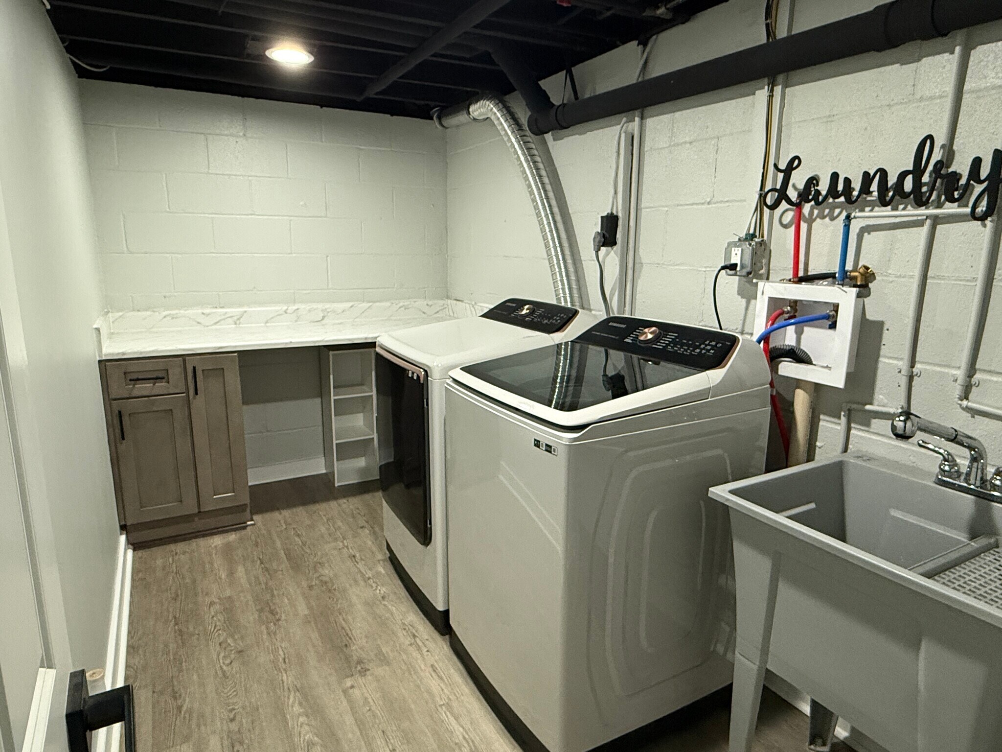 Building Photo - 740 Ridge Rd