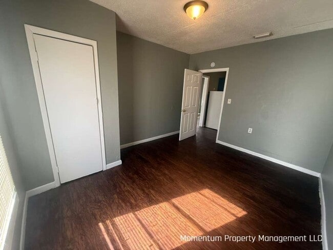 Building Photo - Beautiful Remodeled 4/1 Single Family Home in Lakeland- AVAILABLE FOR IMMEDIATE MOVE IN!!