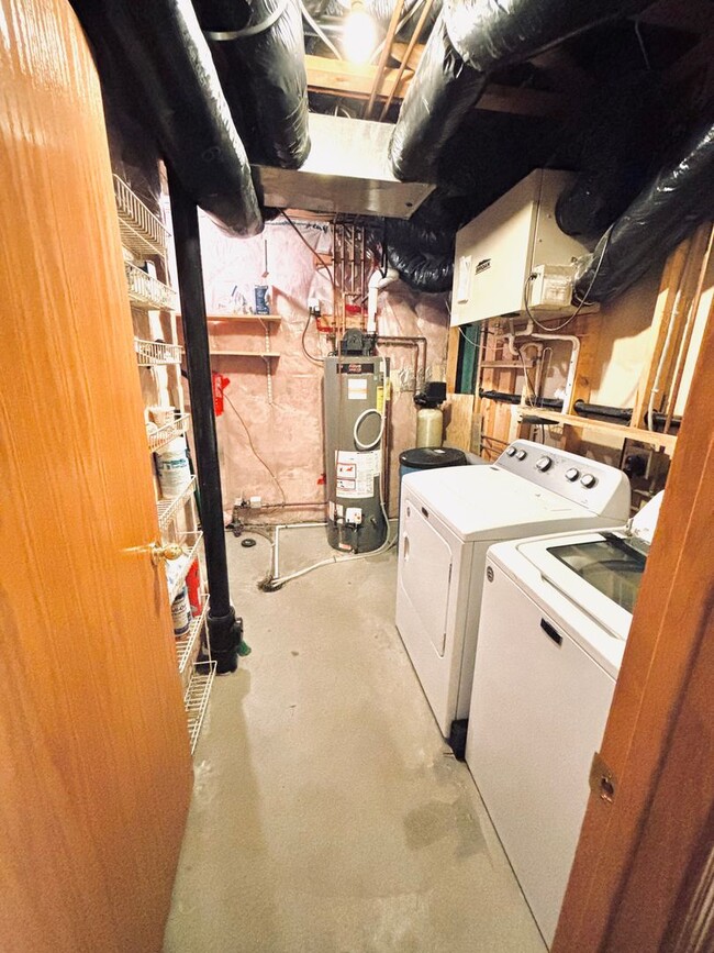 Building Photo - Rare Detached 4bed Townhome in Prime Shako...
