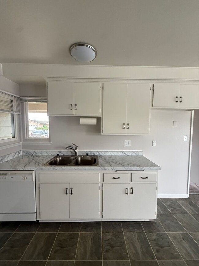 Building Photo - Single Story Home in Tanglewood with Easy ...