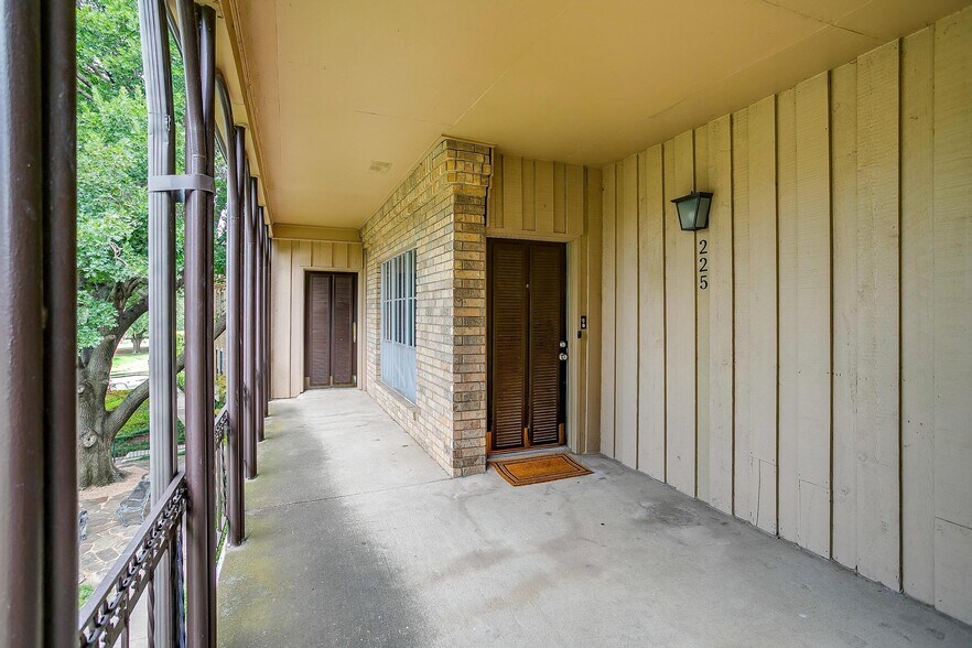 Building Photo - 4312 Bellaire Dr S