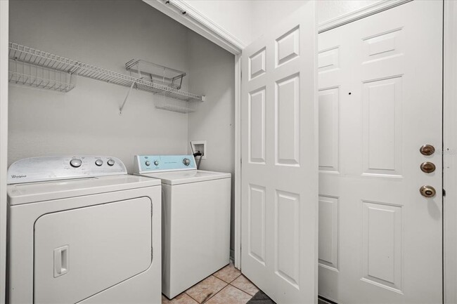 Building Photo - 8101 Coconut Palm Way