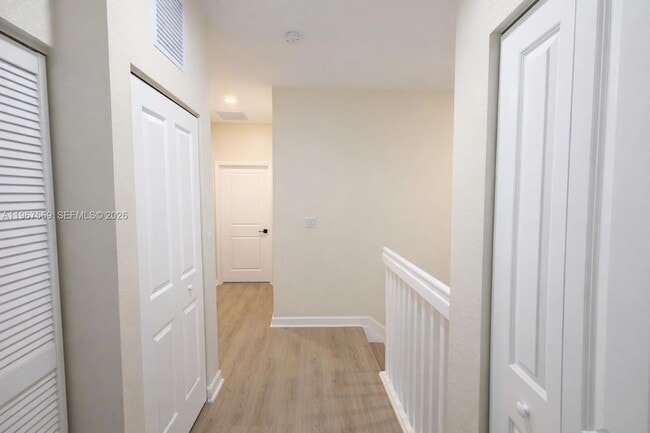 Building Photo - 323 NE 208th Terrace