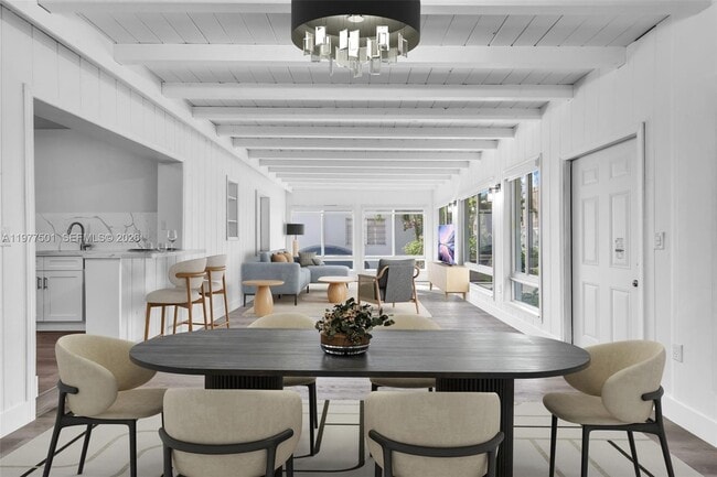 Building Photo - 648 South Dr