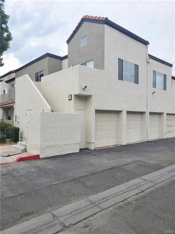 Primary Photo - 21212 Trumpet Dr