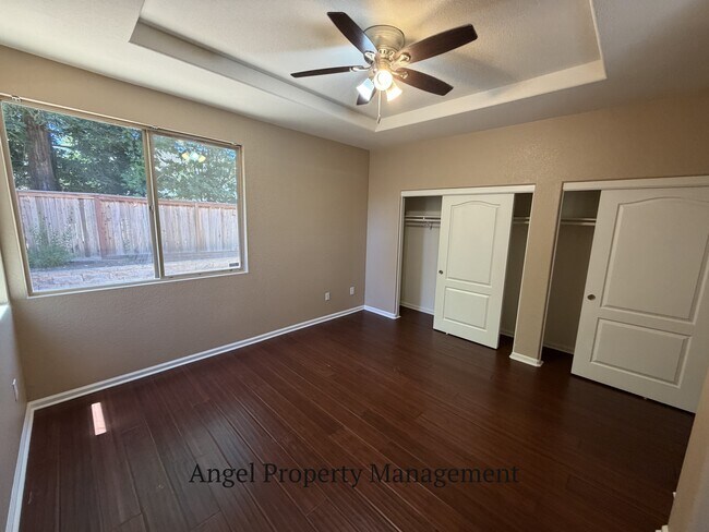 Building Photo - 10101 E Taron Dr