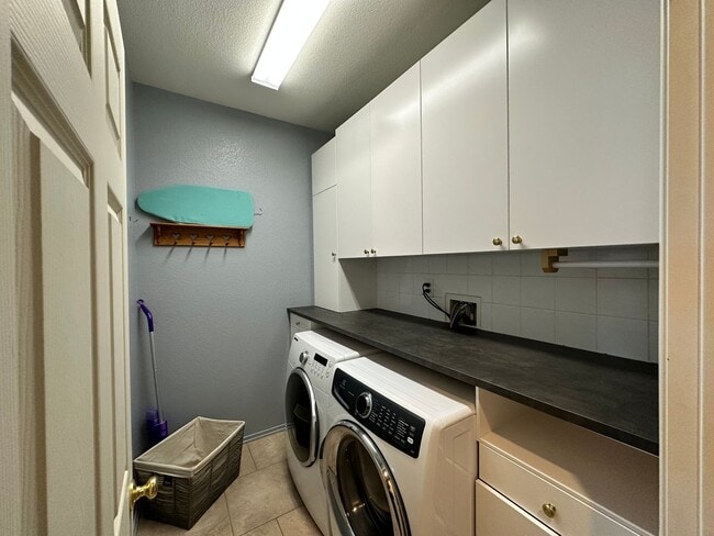 Building Photo - Furnished Beauty in Henderson