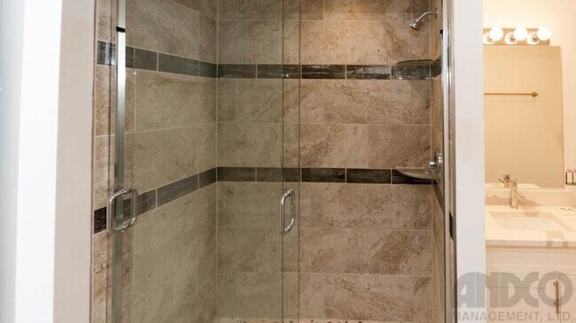 Building Photo - 1 bedroom in Chicago IL 60657