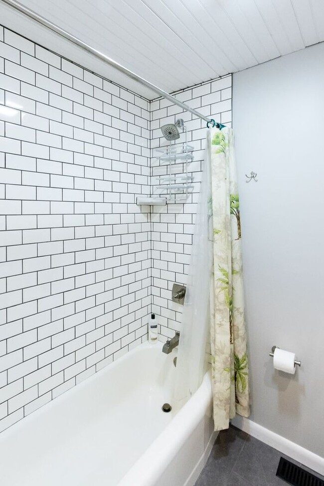 Building Photo - 294 Lemont Dr