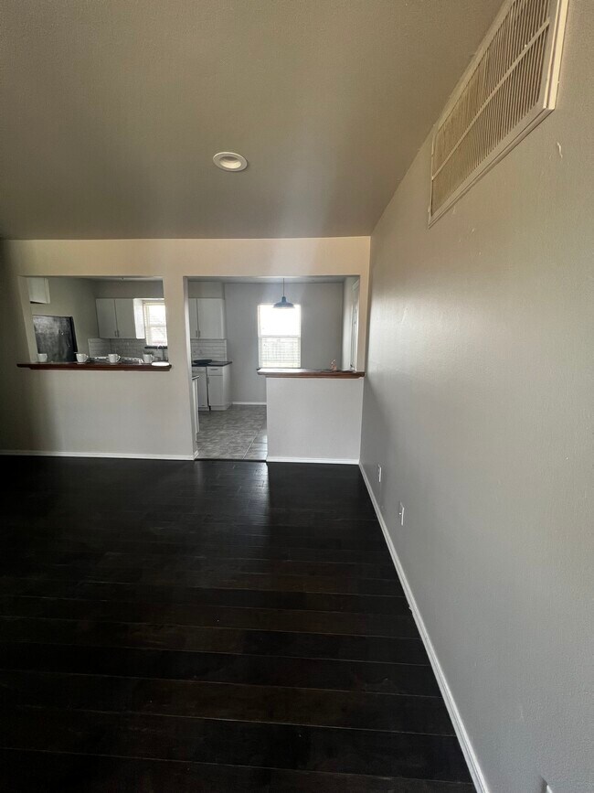 Building Photo - 43 Shirley Ln