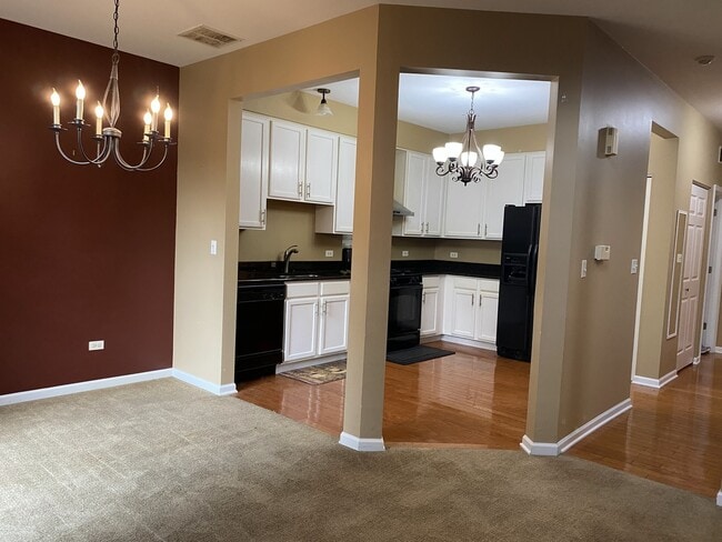 Building Photo - 2824 White Thorn Cir