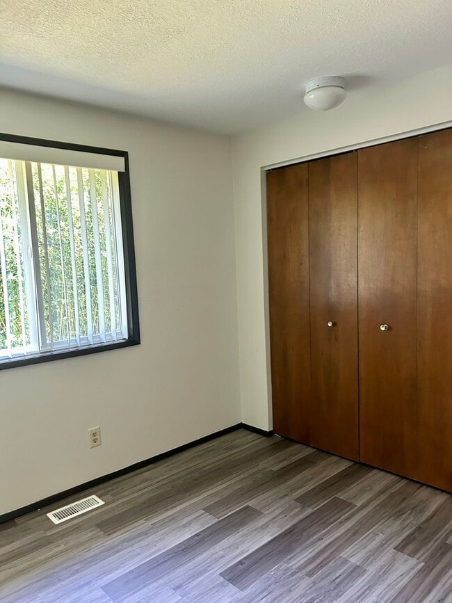 Building Photo - Charming Single Level Home - Keizer