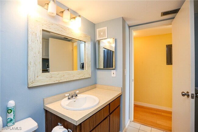 Building Photo - 1075 Foxfire Ln