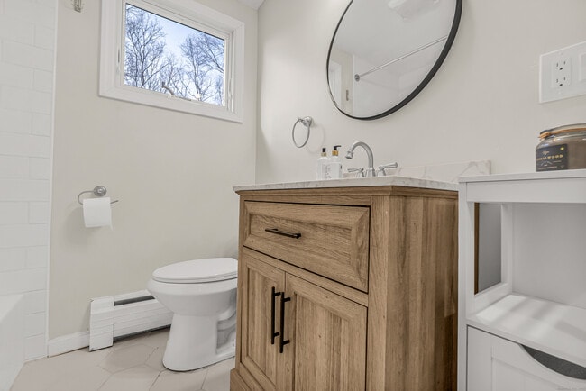 Building Photo - 149 Lakeside Blvd E