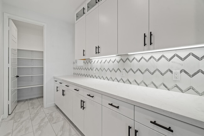 Building Photo - 73584 Henri Dr