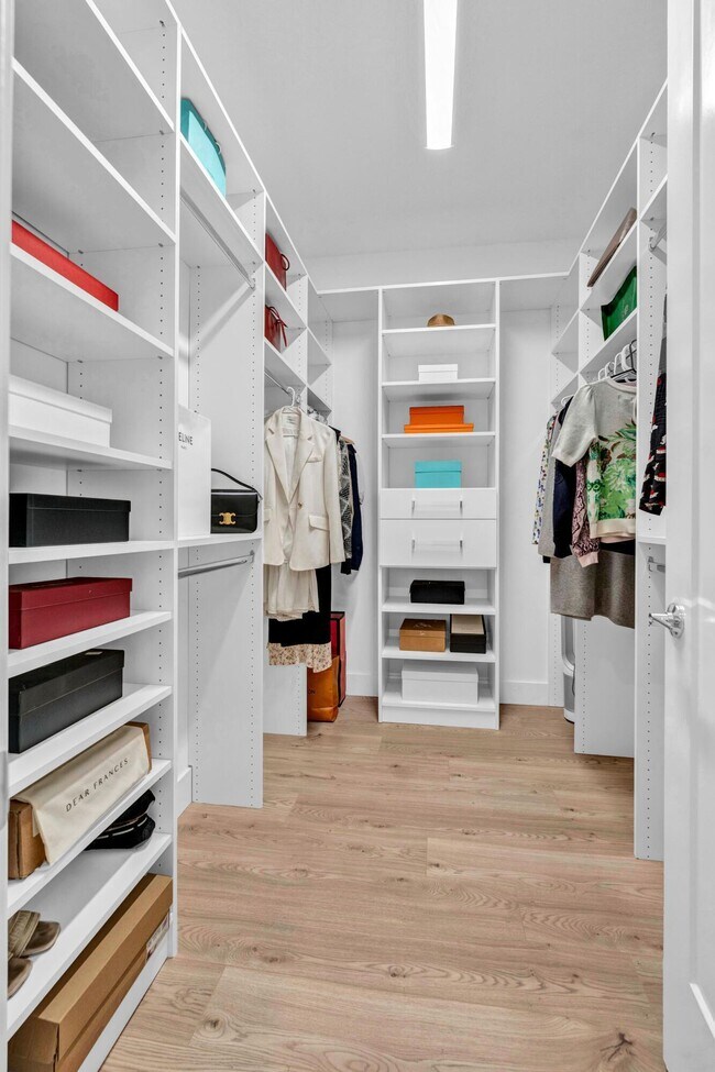 Building Photo - 8239 Oceanus Dr