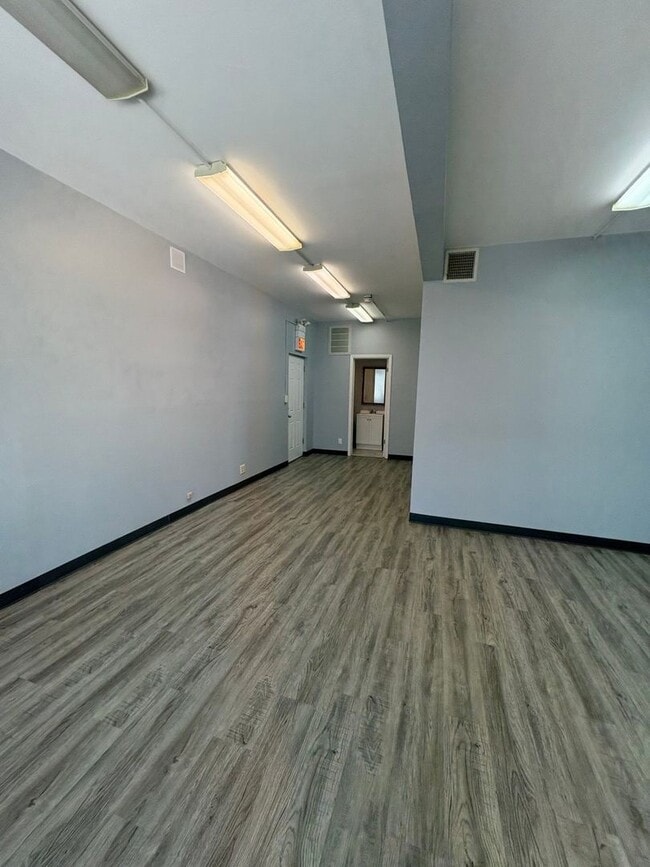 Primary Photo - 8827 W Grand Ave