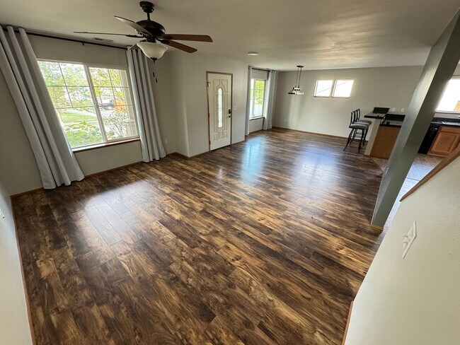 Building Photo - 5330 Larrabee Way