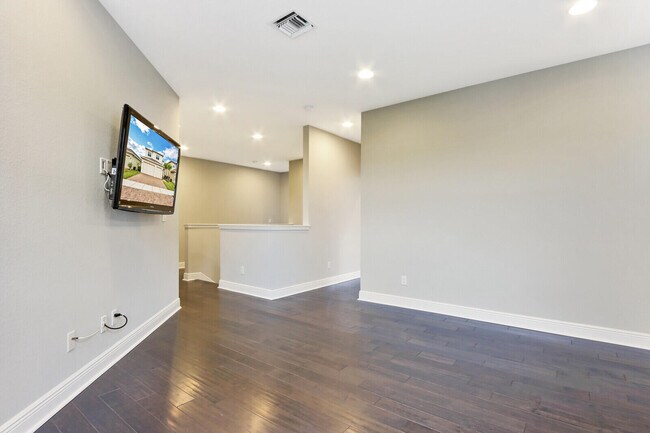 Building Photo - 1132 NW Demedici Rd