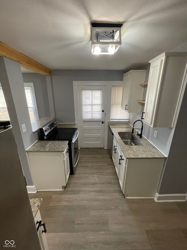 Building Photo - 833 N Emerson Ave