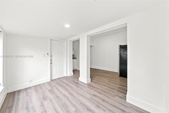 Building Photo - 128 NW 9th Ave