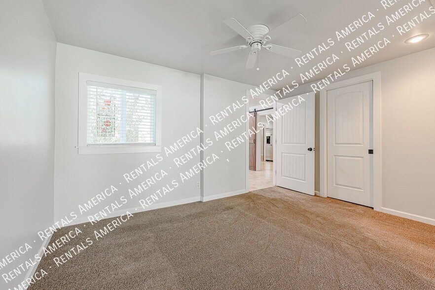 Building Photo - 1538 E Cedar St